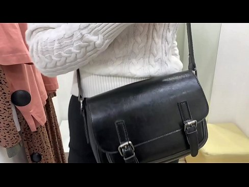 ❤️ 年輕婊子 FeralBerry 在試衣間用假陽具公開自慰 ❤❌ 優質色情 在我們 ﹏